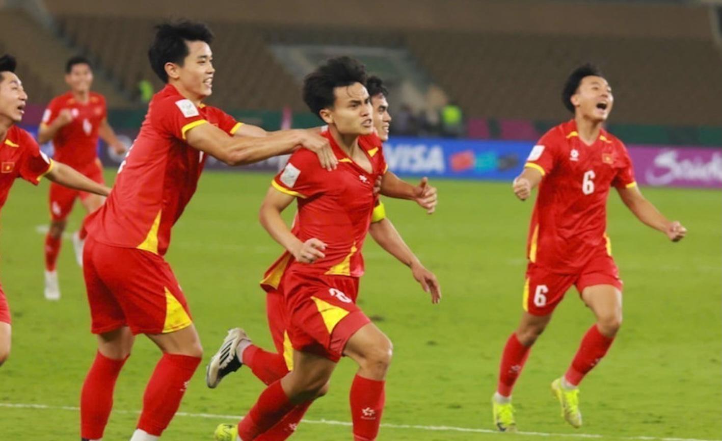 bb体育平台-5-3点胜！3-2绝杀！U23亚洲杯4强诞生2席，中国队若晋级将战越南