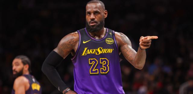 詹姆斯奉献宣言式盖帽!季末冲刺湖人扼守西部前四