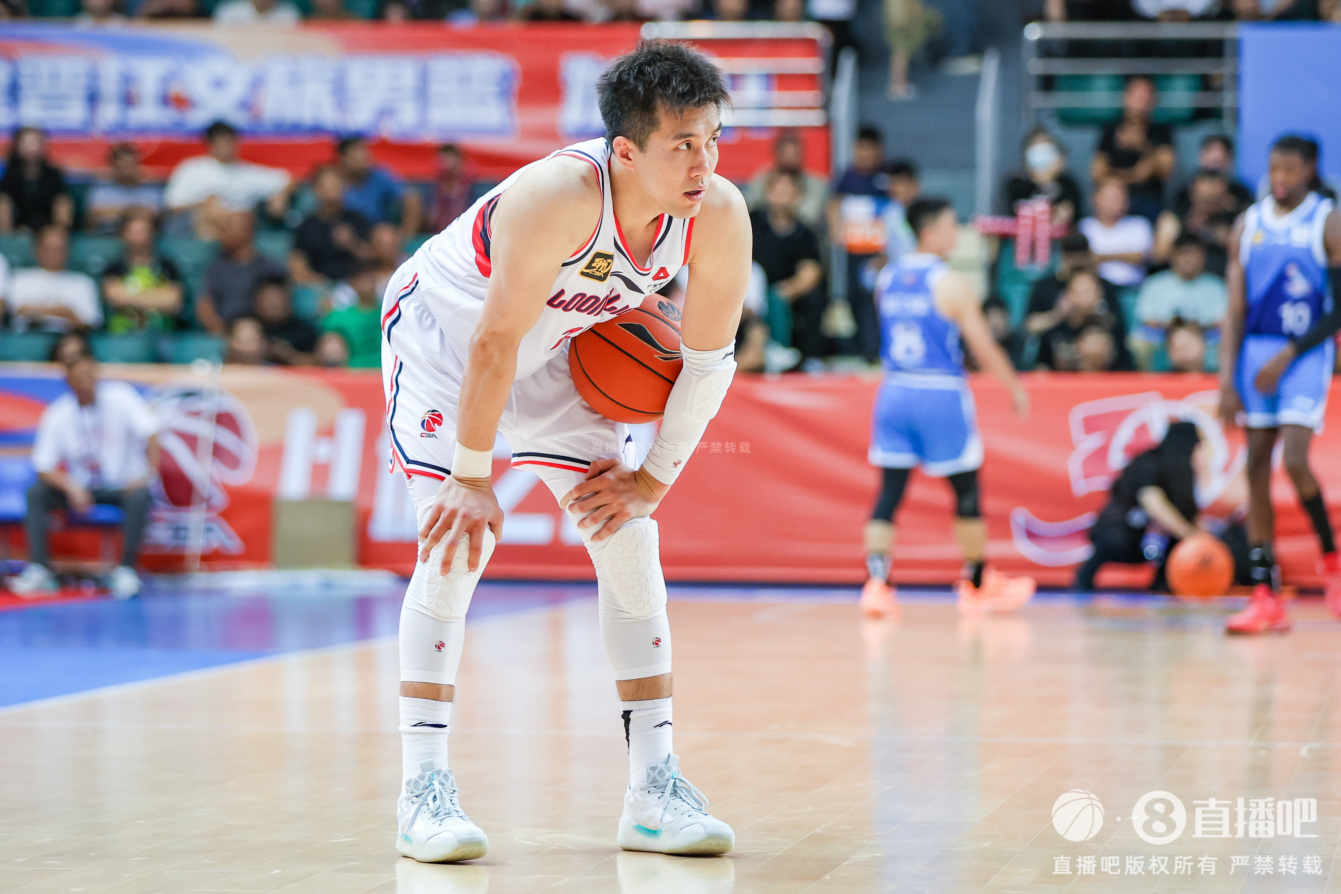 bb体育平台-状态平平!郭艾伦2中1仅拿6分2板2助 4次失误